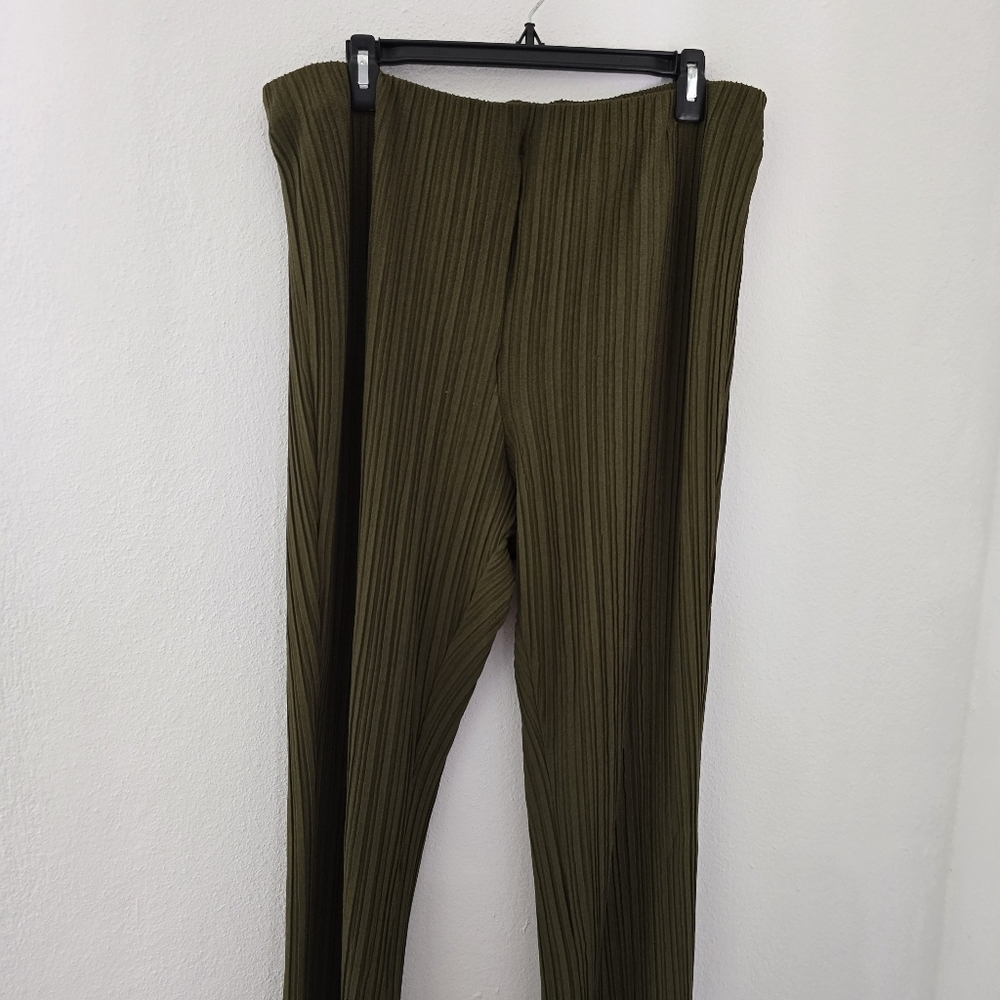 H&M Olive Green Two-Piece Set - Picture 11 of 15
